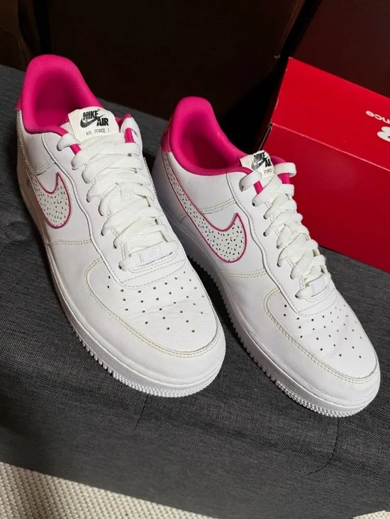 Nike White & Hot Pink Women's Low-Top Sneakers - Picture 10 of 12